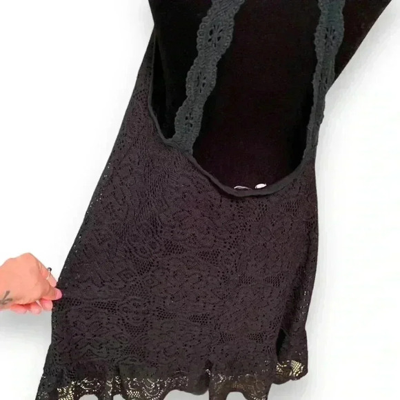 Umgee Women's Medium Black Floral Lace Ruffled Hem Back Detail Sundress - Picture 7 of 16